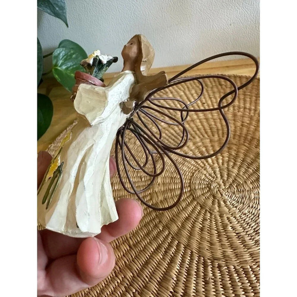 Angel Accents March Daffodil figurine - Picture 4 of 9